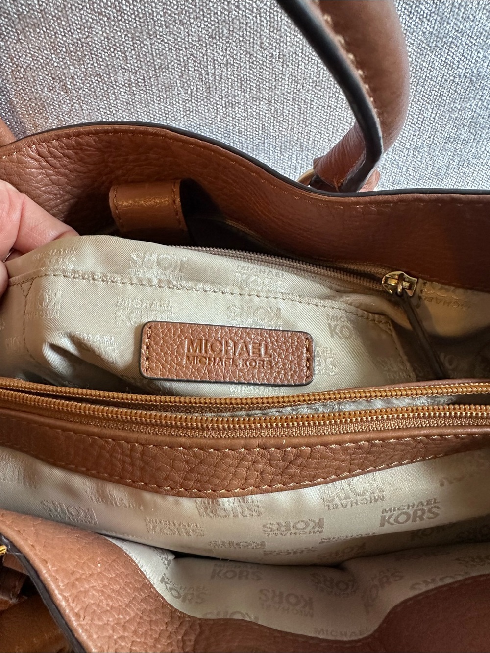 Michael Kors Hamilton Leather Tote Bag - Picture 8 of 9